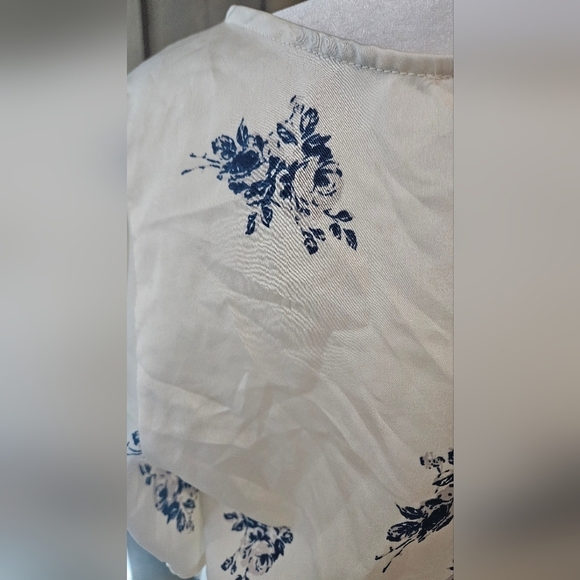 ASTR THE LABLE Hadley Cream with Blue Floral Print Bodysuit Lulus. Size Small - Picture 14 of 14